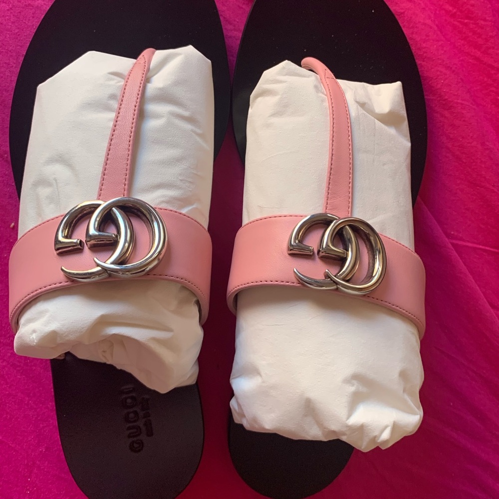 GUCCI  PASTEL PINK GG MARMONT THONG SANDALS